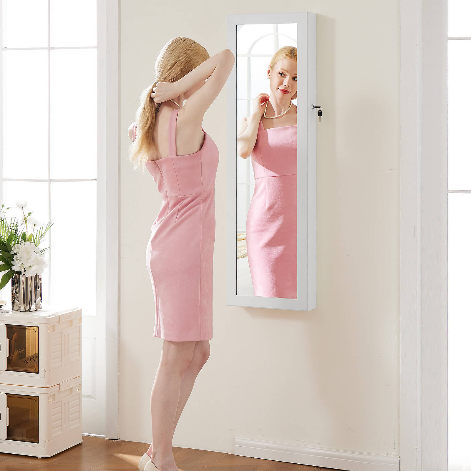 Hangable Jewelry Cabinet with Mirror