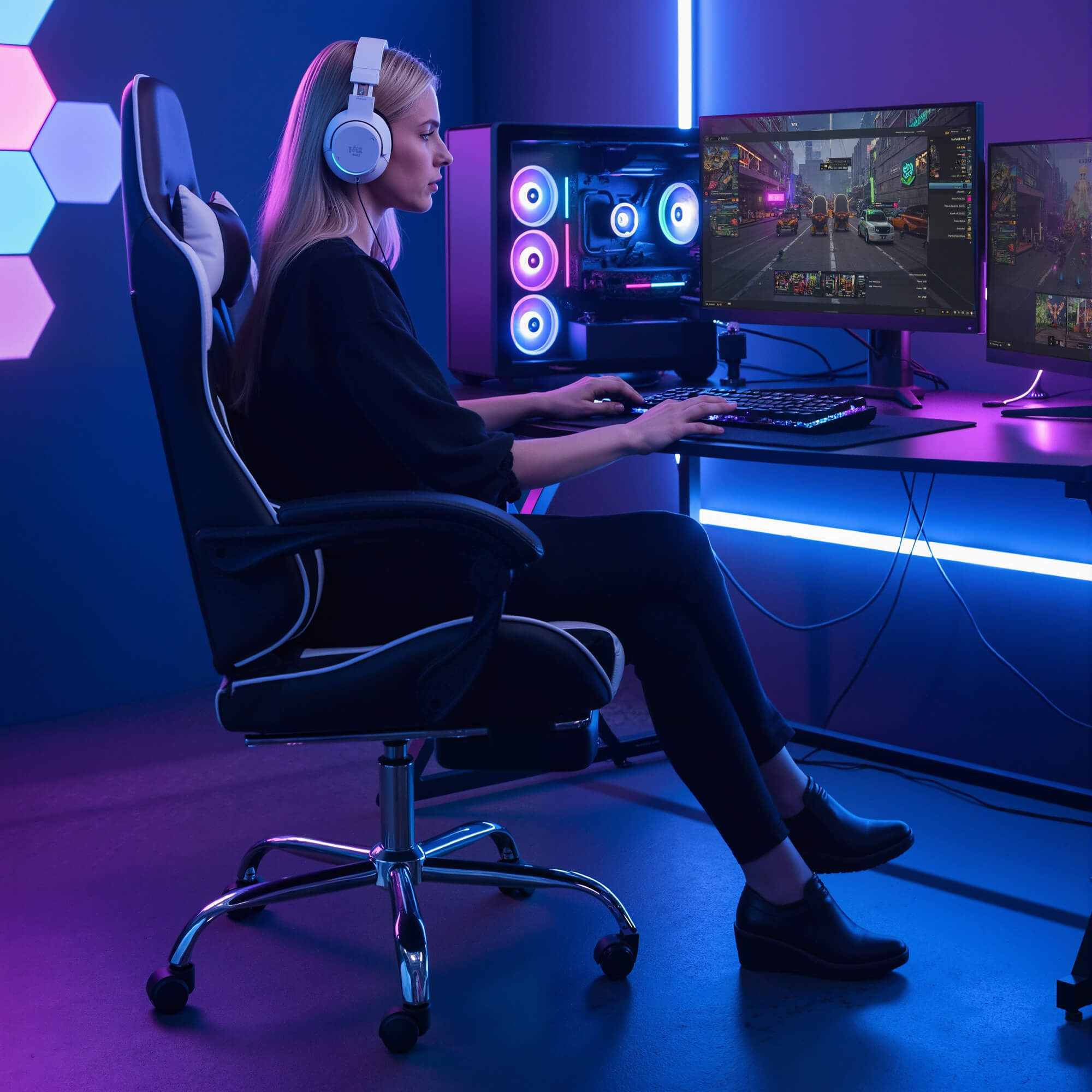 Gaming Chair with Footrest and Lumbar Support