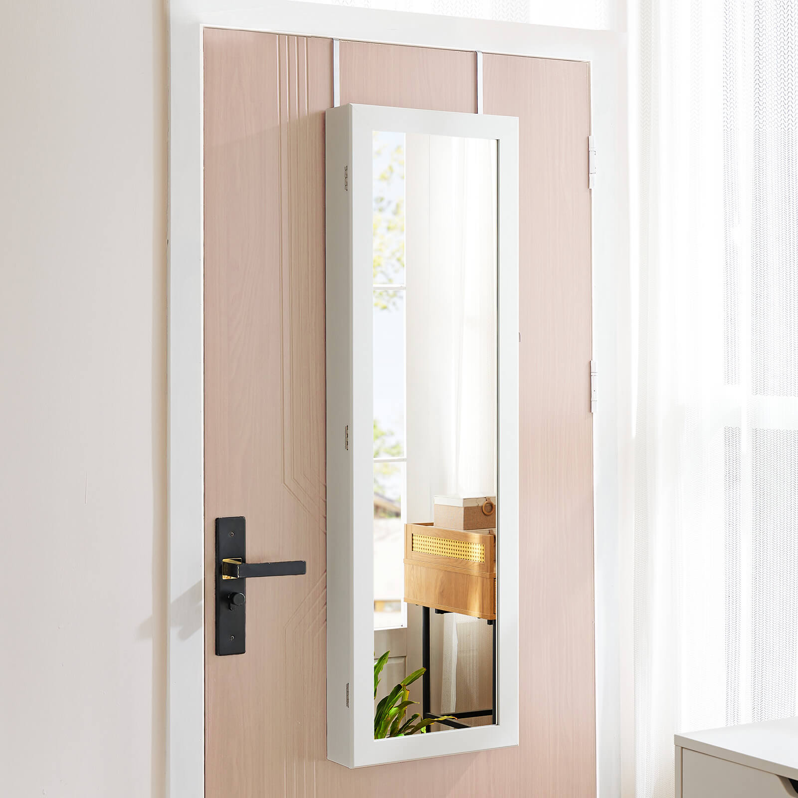 Hangable Jewelry Cabinet with Mirror